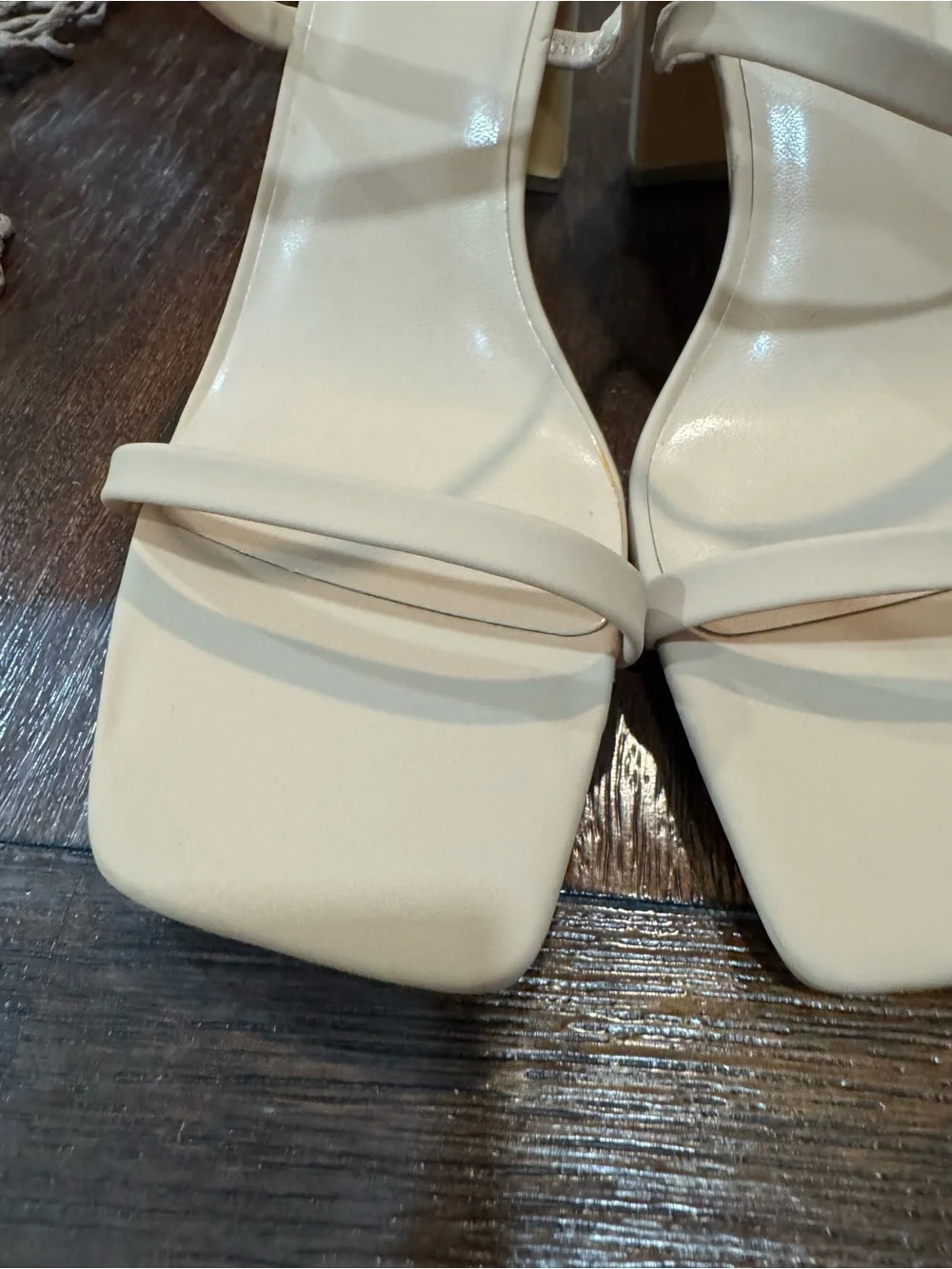 Leevor beige slide